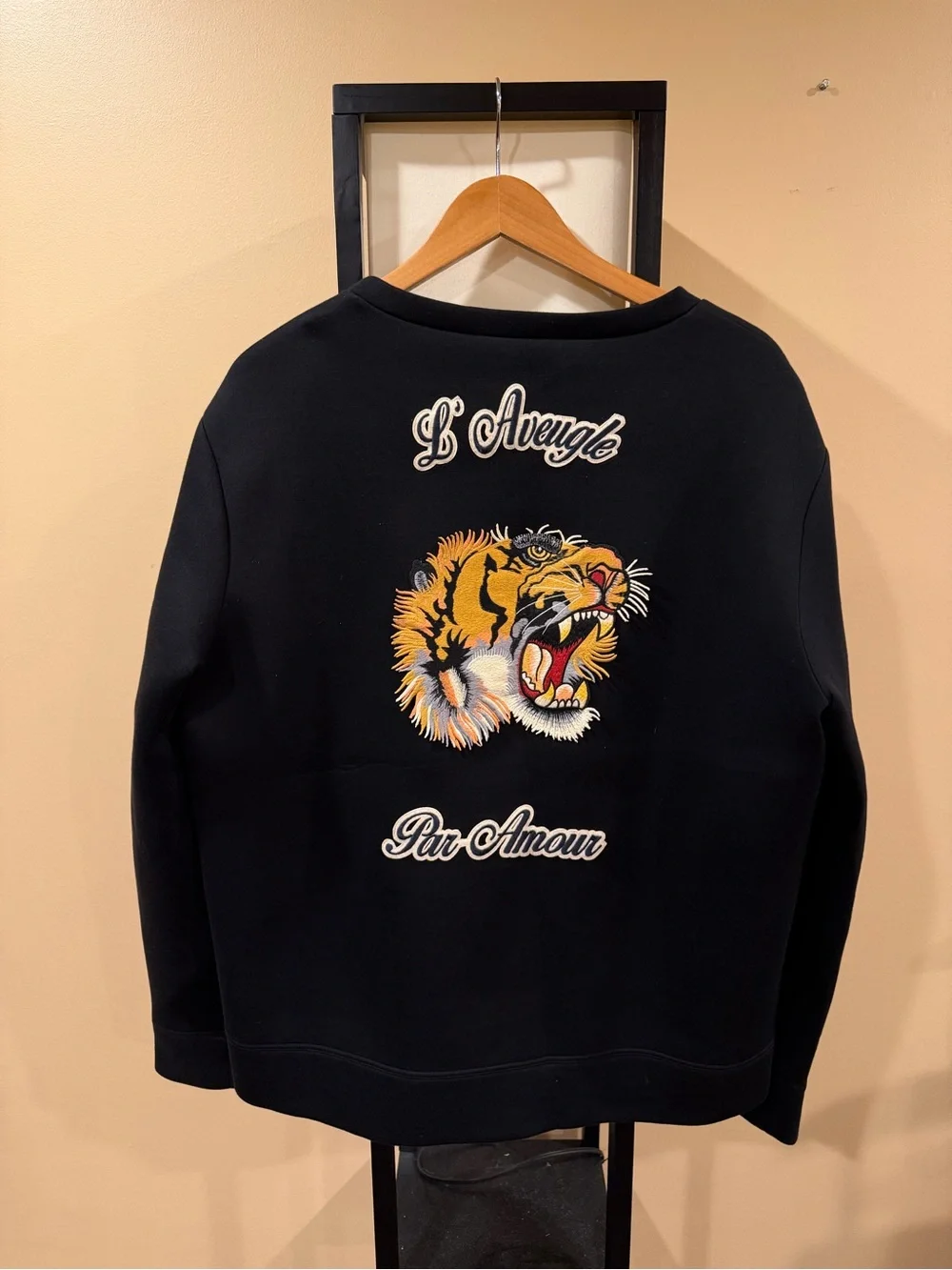Gucci 2016 Snoopy Peanut / Tiger Embroidery Black Crewneck Sweatshirt